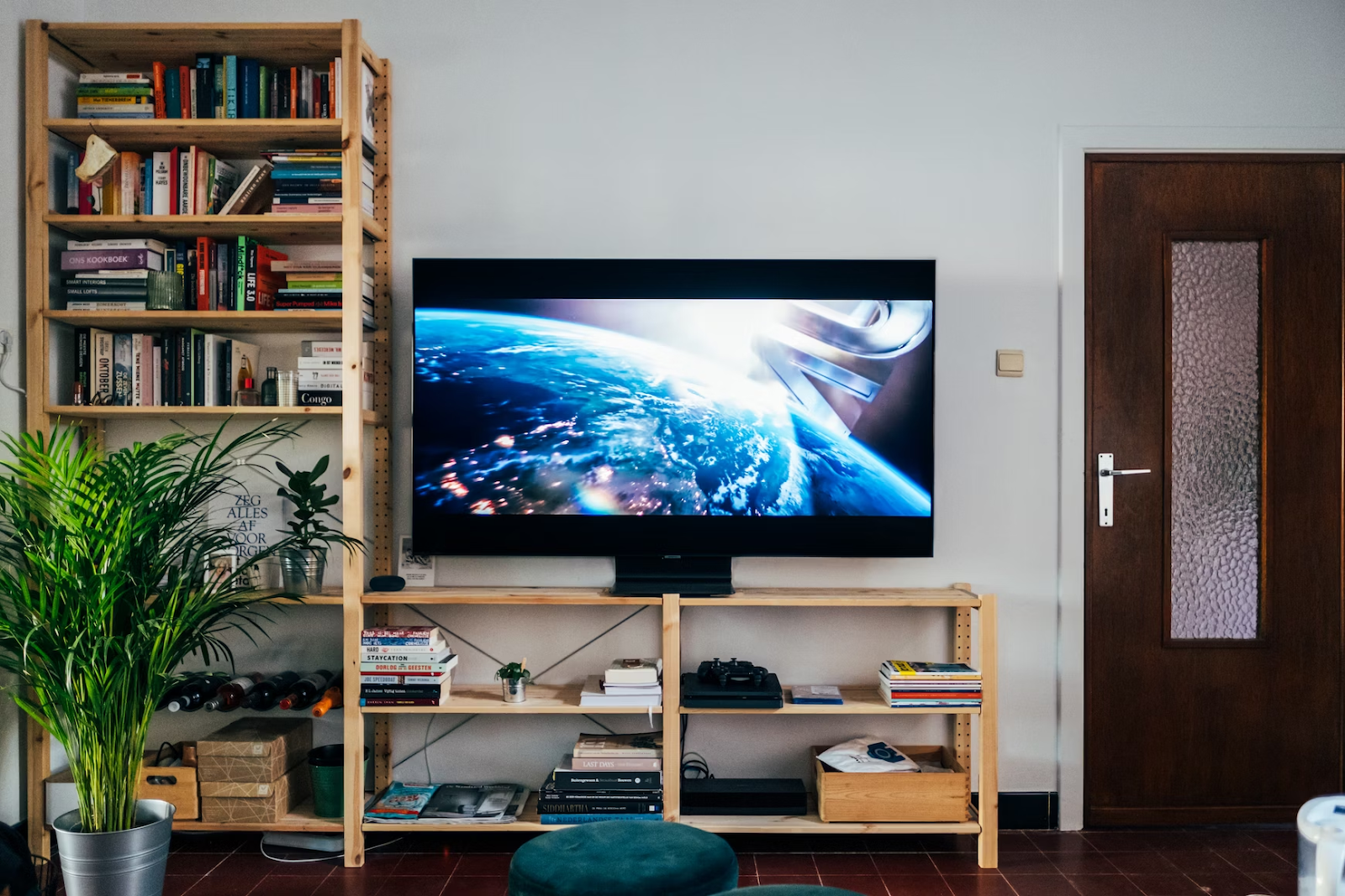 5 Top Tech Gadgets for Your Smart TV 2 tech gadgets